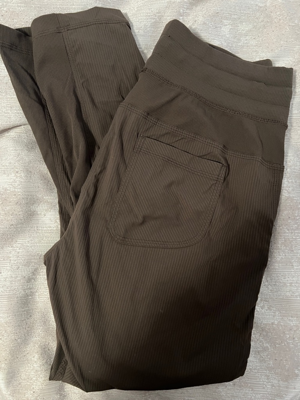 Lululemon Street to studio size 6
